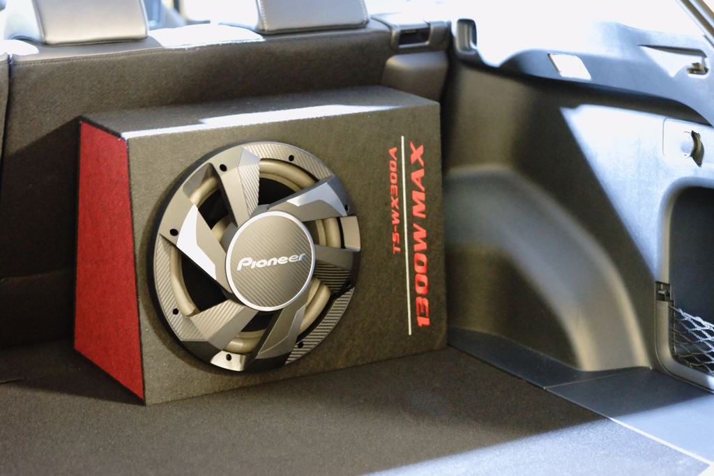 Subwoofer Amplificado Pioneer TS-WX300A 1300W 350W RMS 30cm