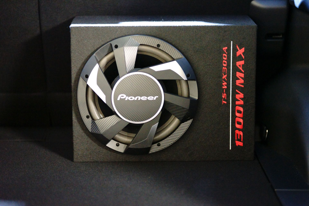 Subwoofer Amplificado Pioneer TS-WX300A 1300W 350W RMS 30cm